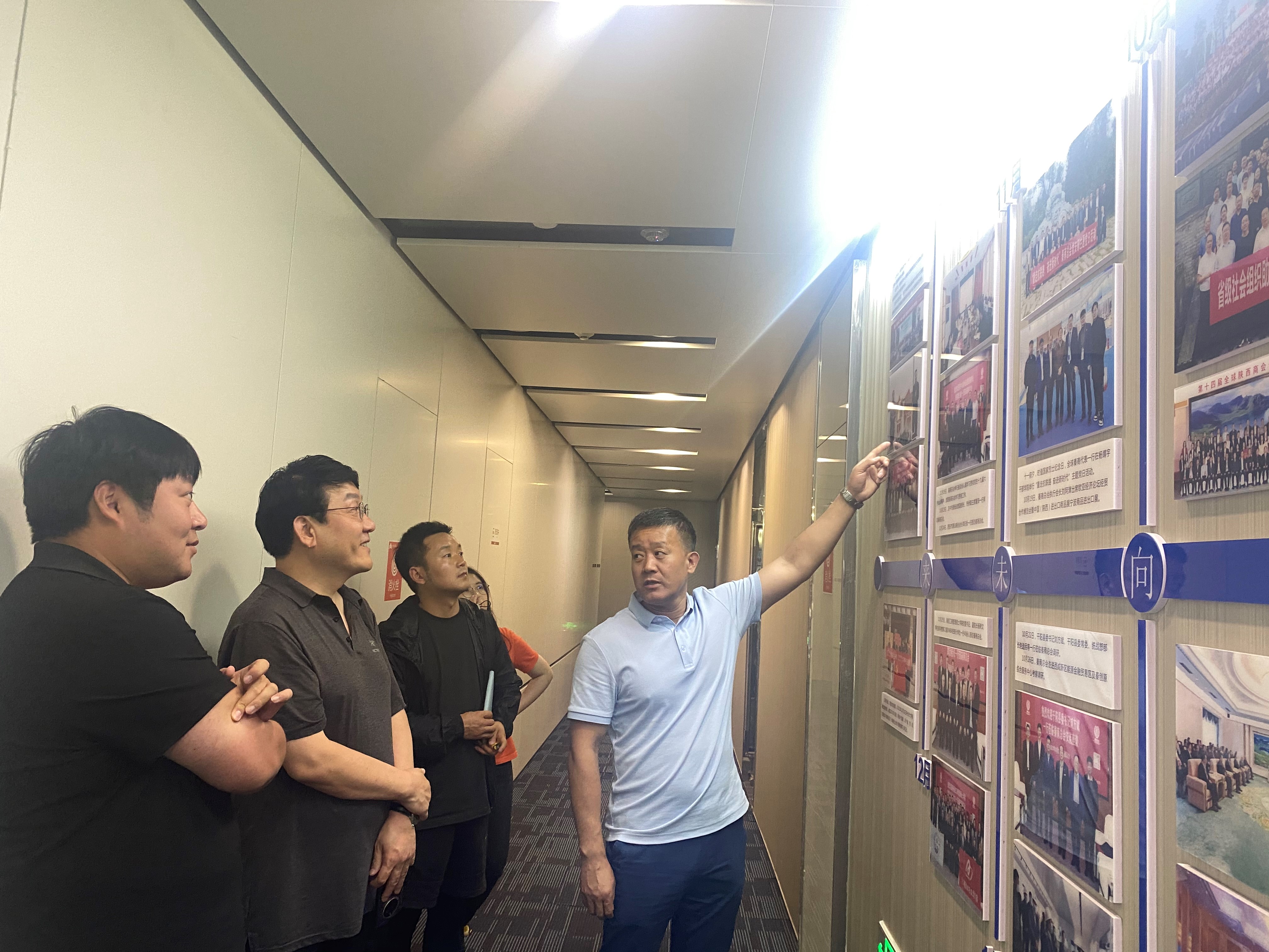 北京四美坊文化产业集团陕西分公司总经理高楚城一行莅临秦商总会乡村振兴工作委员会交流(图2)
