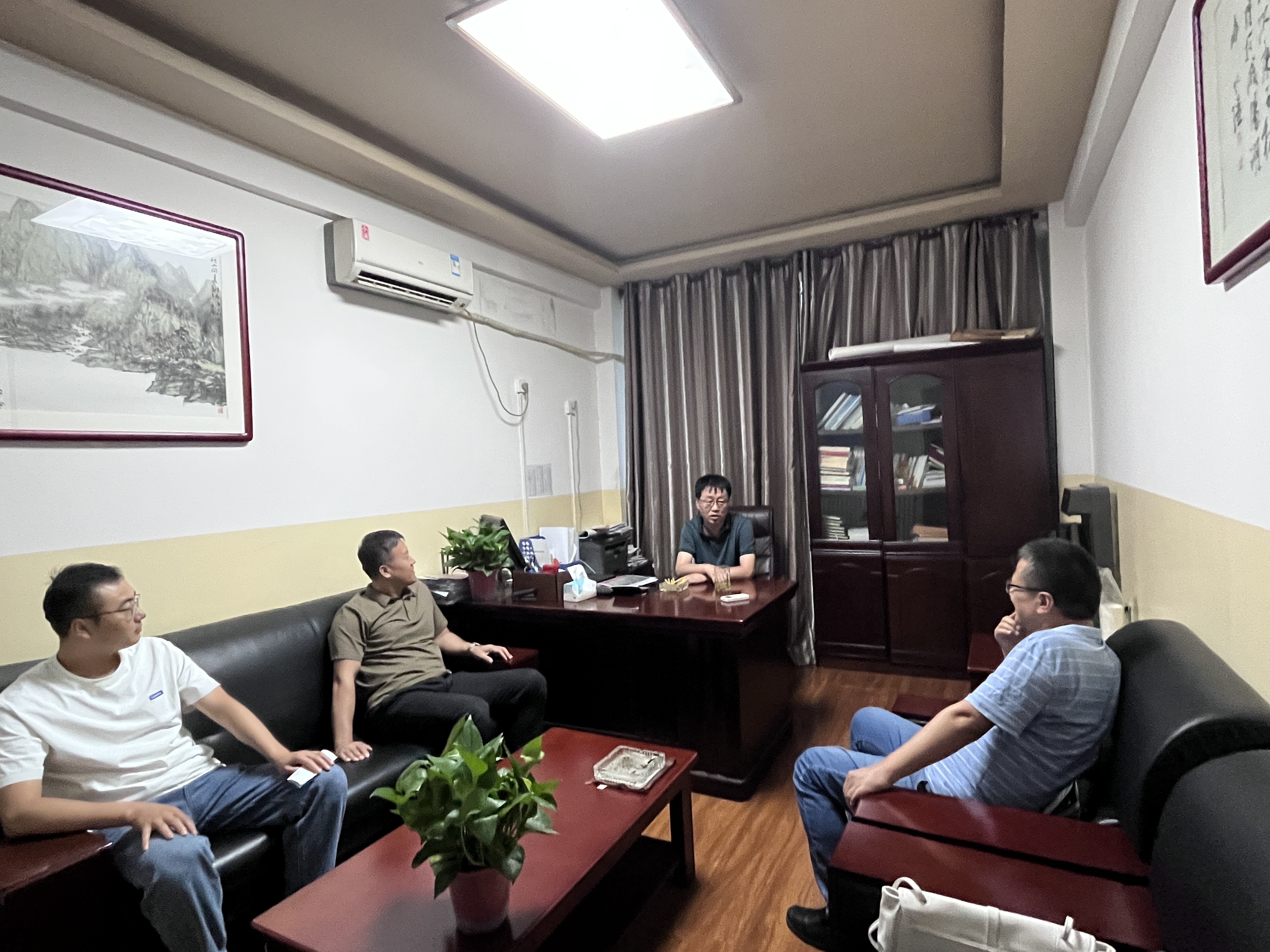 秦商总会乡村振兴工作委员会会员单位赴兴平市自然资源局  沟通交流村庄规划项目、助力乡村振兴项目(图1)