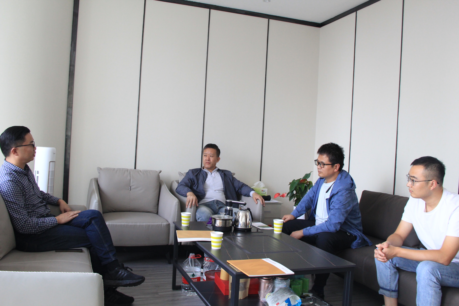 中国农民企业家联谊会产业融合发展专委会、五好乡村陕西促进团来秦商总会乡村振兴工作委员会座谈交流(图4)