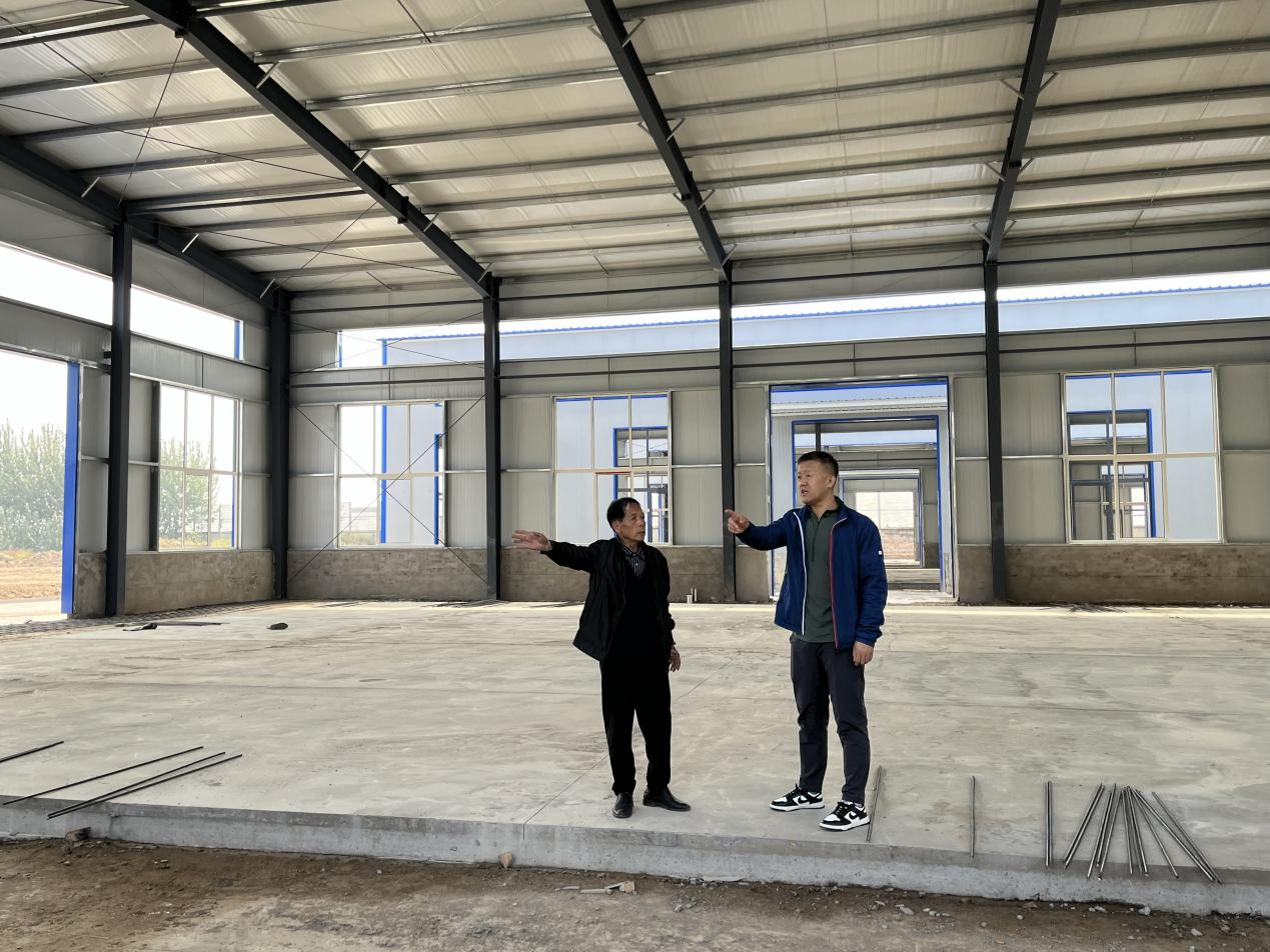 秦商总会乡村振兴工作委员会赴陕西地佑天酬生物肥业有限公司考察交流农用肥生产运营相关事宜(图5)